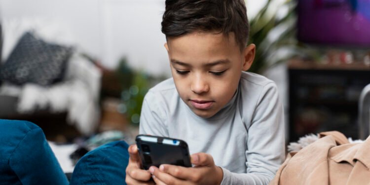 What the UAE’s New Child Digital Safety Law Means for Parents and Families