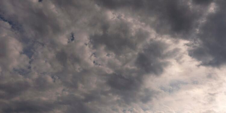 Windy Skies and Choppy Seas: What to Expect as UAE Weather Turns Unsettled