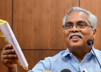 English Summary: CPI Leader Binoy Viswam Boycotts Doordarshan Recording Over Censorship