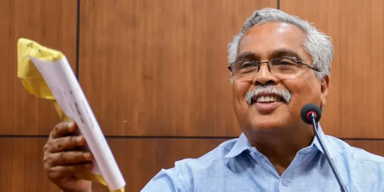 English Summary: CPI Leader Binoy Viswam Boycotts Doordarshan Recording Over Censorship