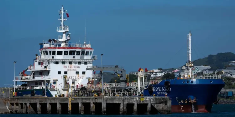 US Temporarily Lifts Sanctions on Iranian Oil to Stabilize Global Supply